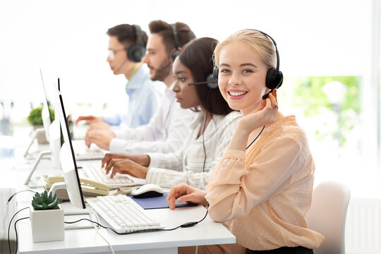 Best Business Phone Providers In Canada (2025)